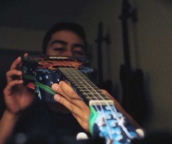 The Ohana DIY Kits come partially assembled with the fretboard and neck already glued and attached. What does this mean? It means that you don’t have to worry about issues caused by misaligned necks and gluing mishaps. That way, you can still have a ukulele that you can learn and play on.