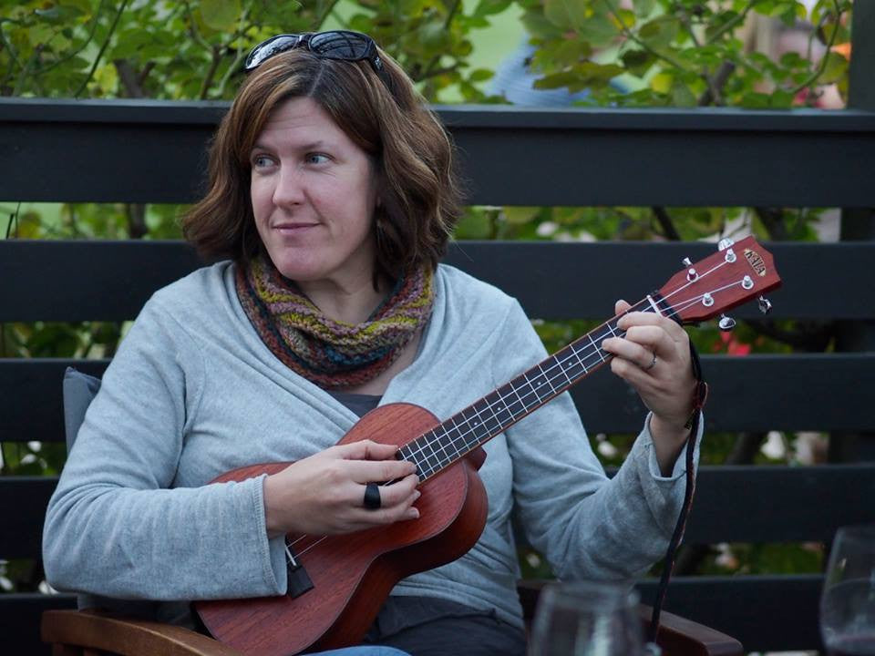 Katie Kitchen Sponsored Artist Uses Kala Traveller Series and Padauk Series ukulele