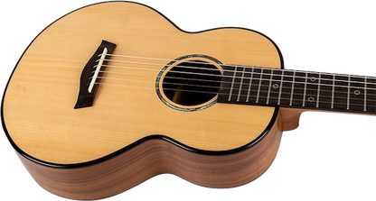 Flight GUT850 Guitarlele with solid spruce top and acacia body