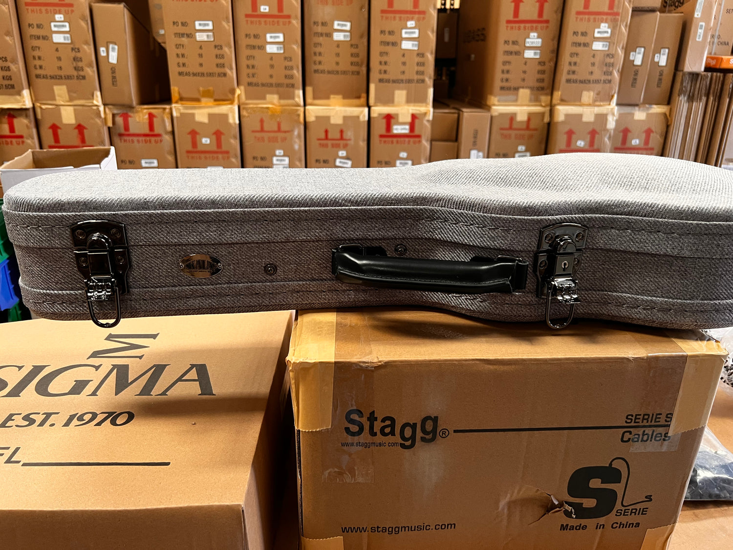 Revelator Tenor official Gray Tweed Archtop Hard Case. Now available in Australia. Premium impact protection &amp; classic style GTT-AT Ukulele Trading Co Australia 